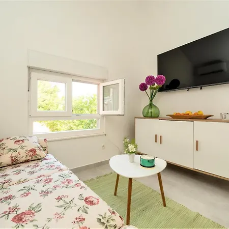 Holiday House Rose *** On The Beach Villa *